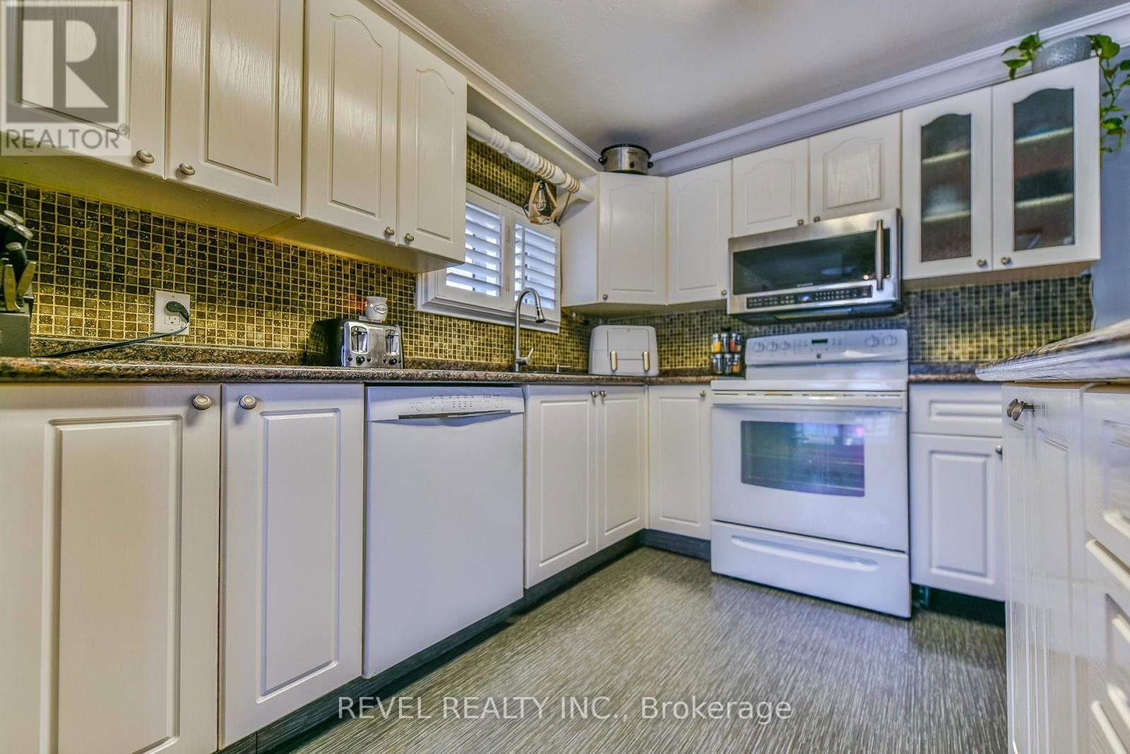 573 BIRCH STREET SOUTH Image 11