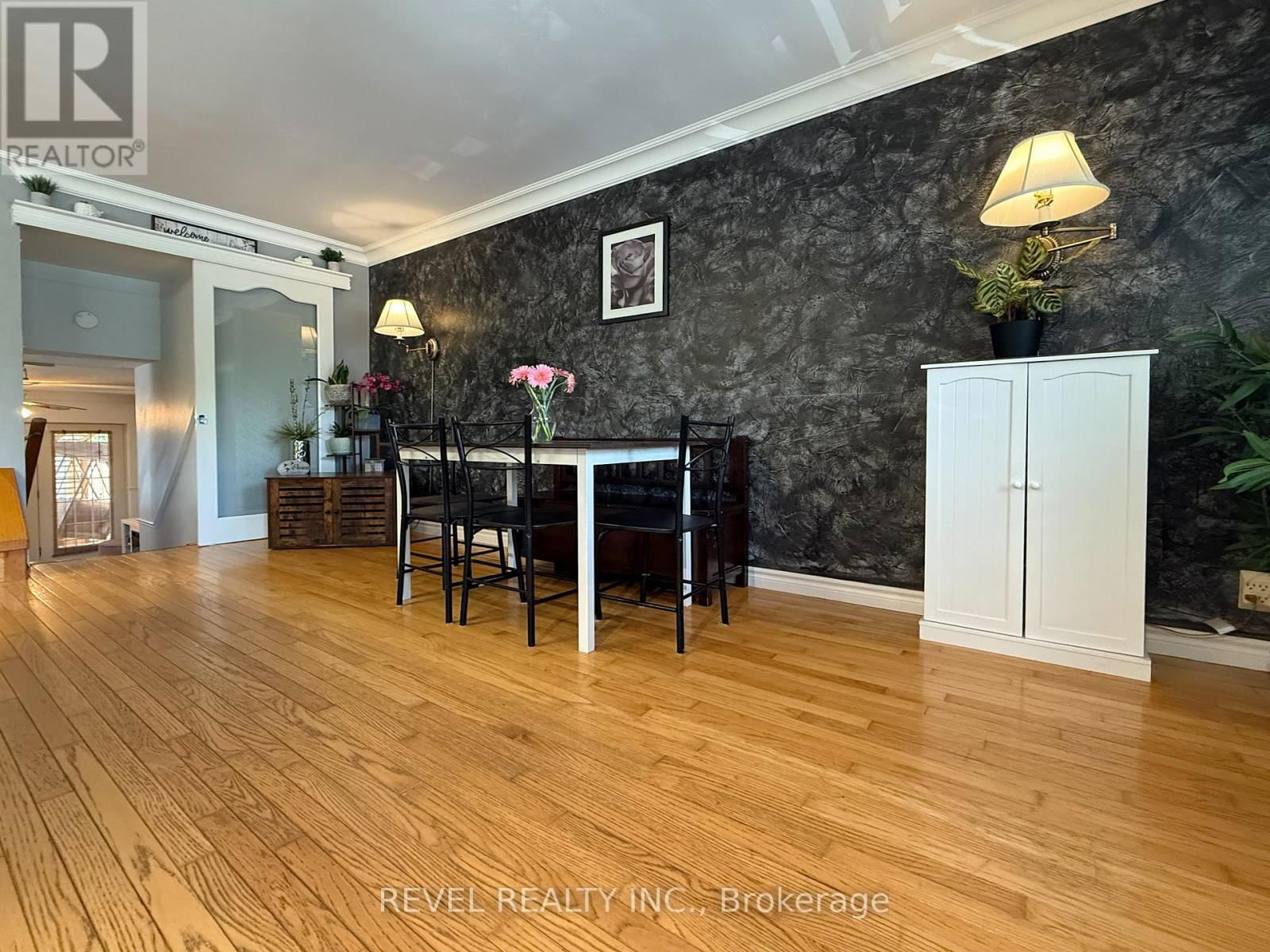 573 BIRCH STREET SOUTH Image 9
