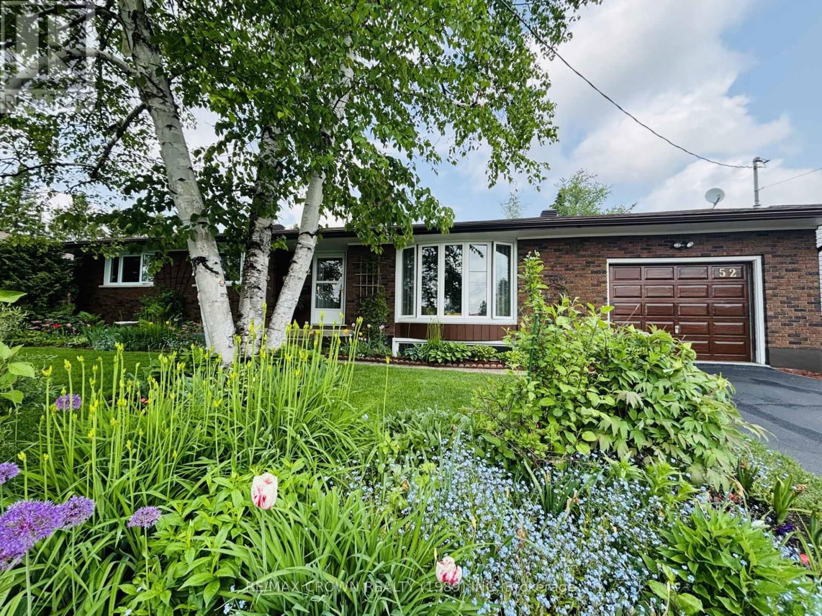 52 HELLEN AVENUE Image 1