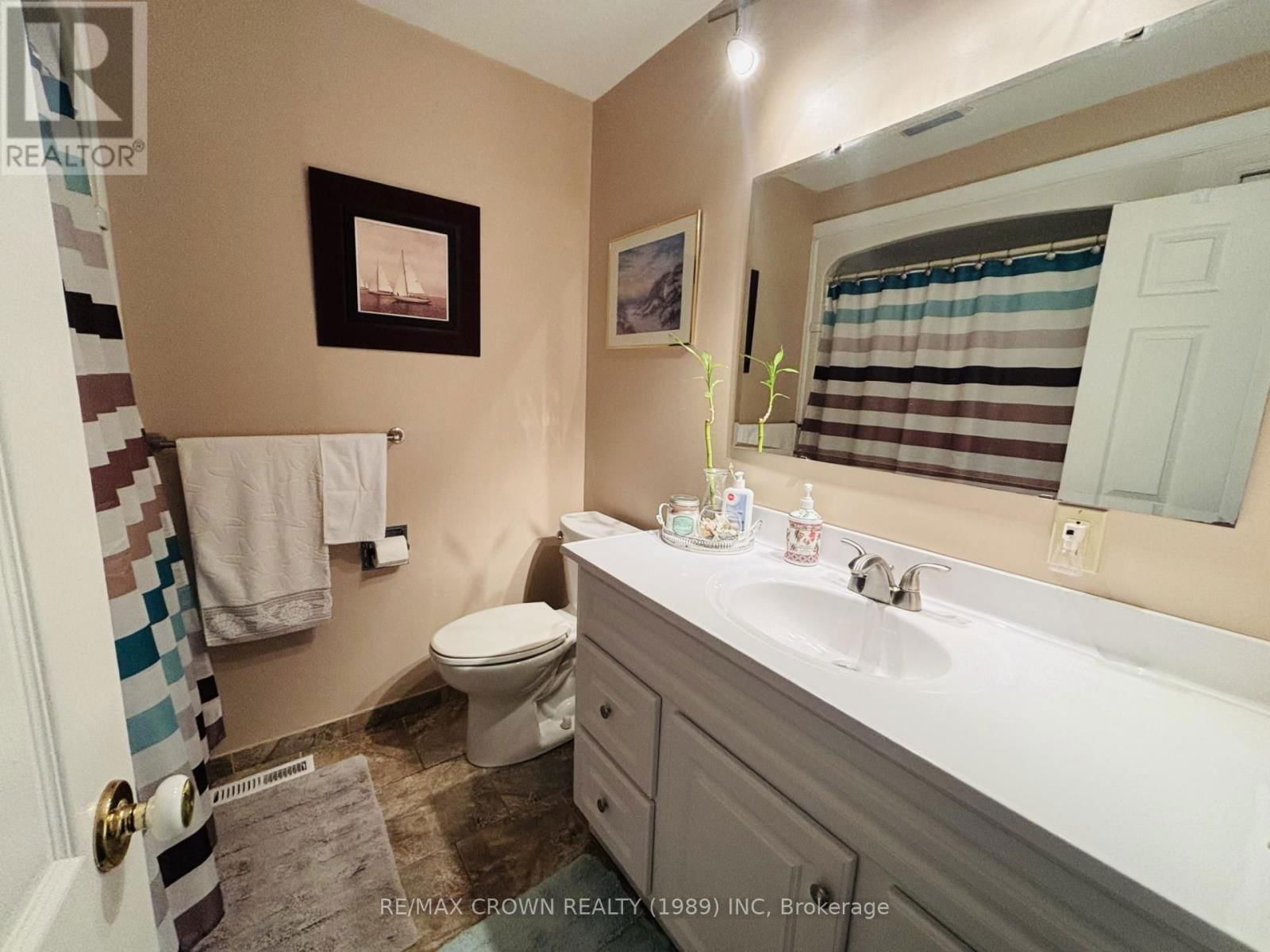 52 HELLEN AVENUE Image 15
