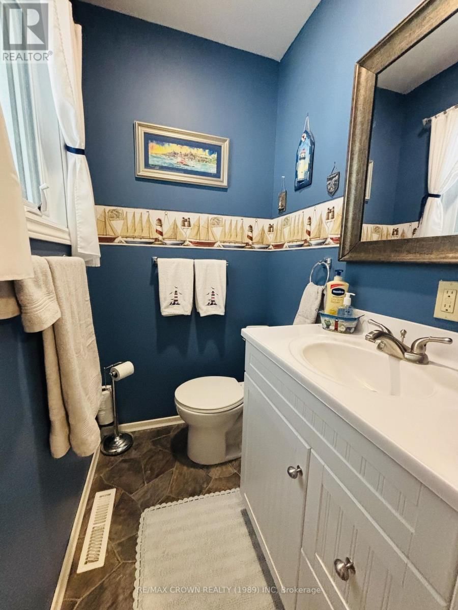 52 HELLEN AVENUE Image 20