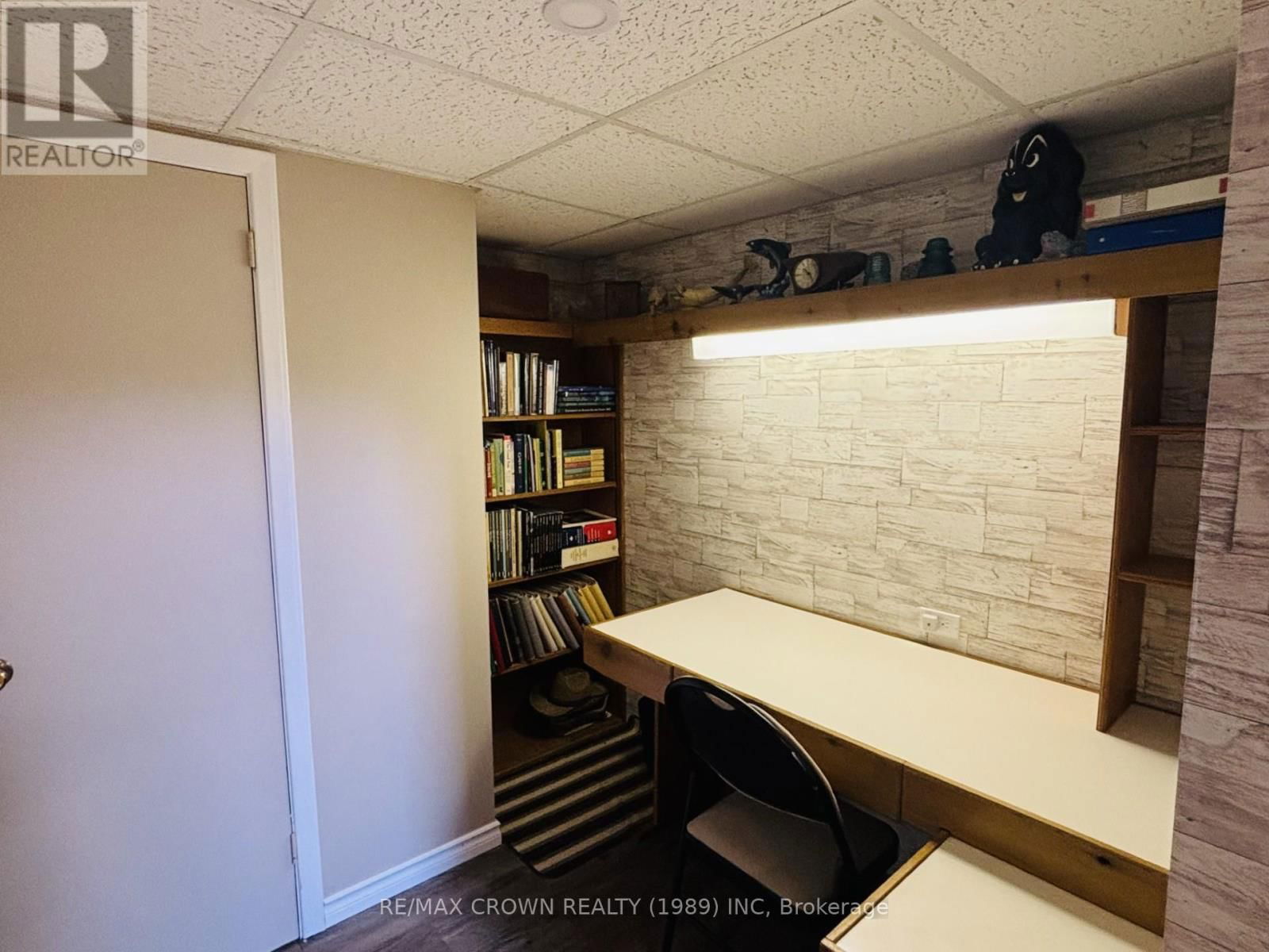 52 HELLEN AVENUE Image 22