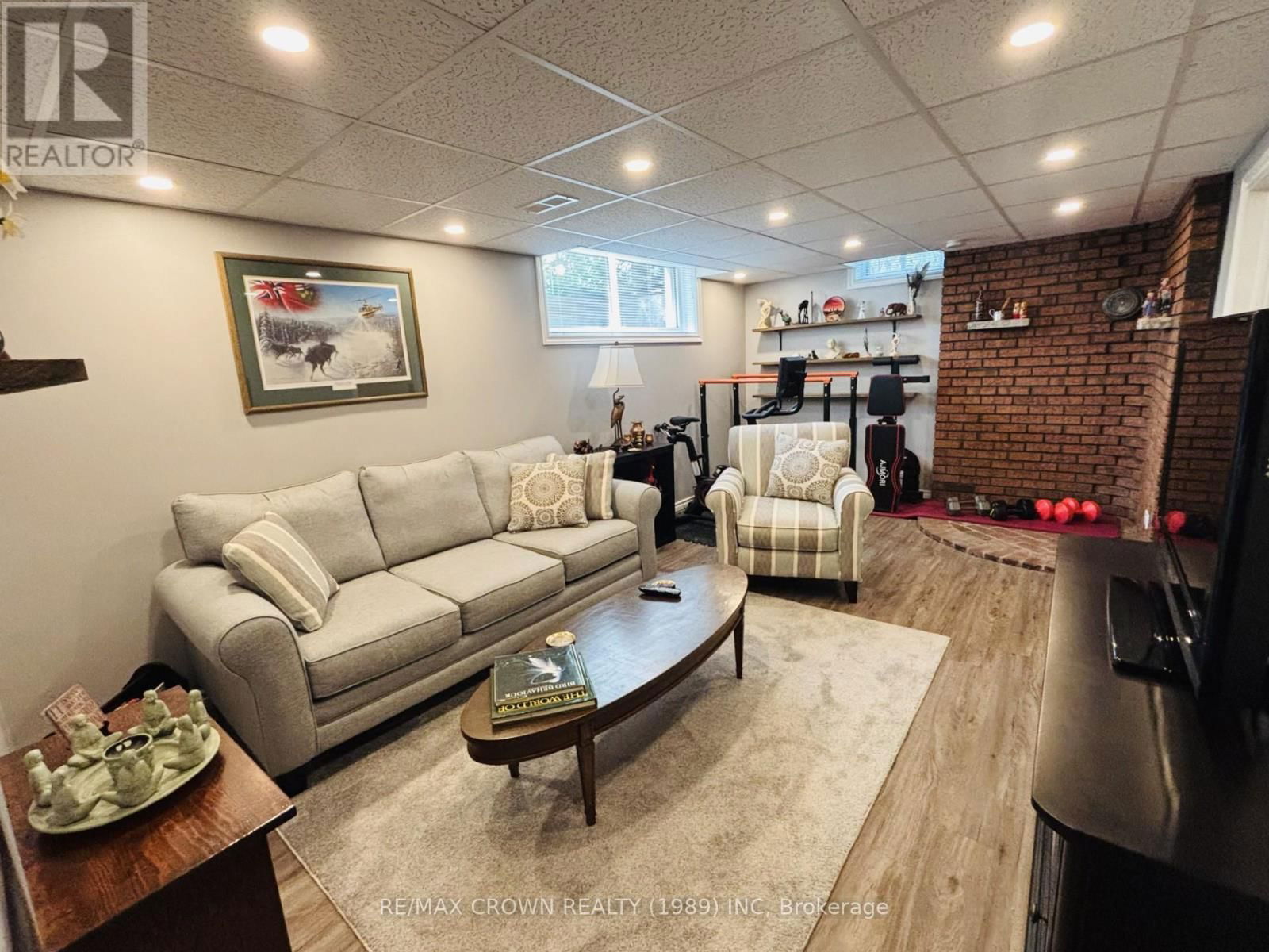 52 HELLEN AVENUE Image 23