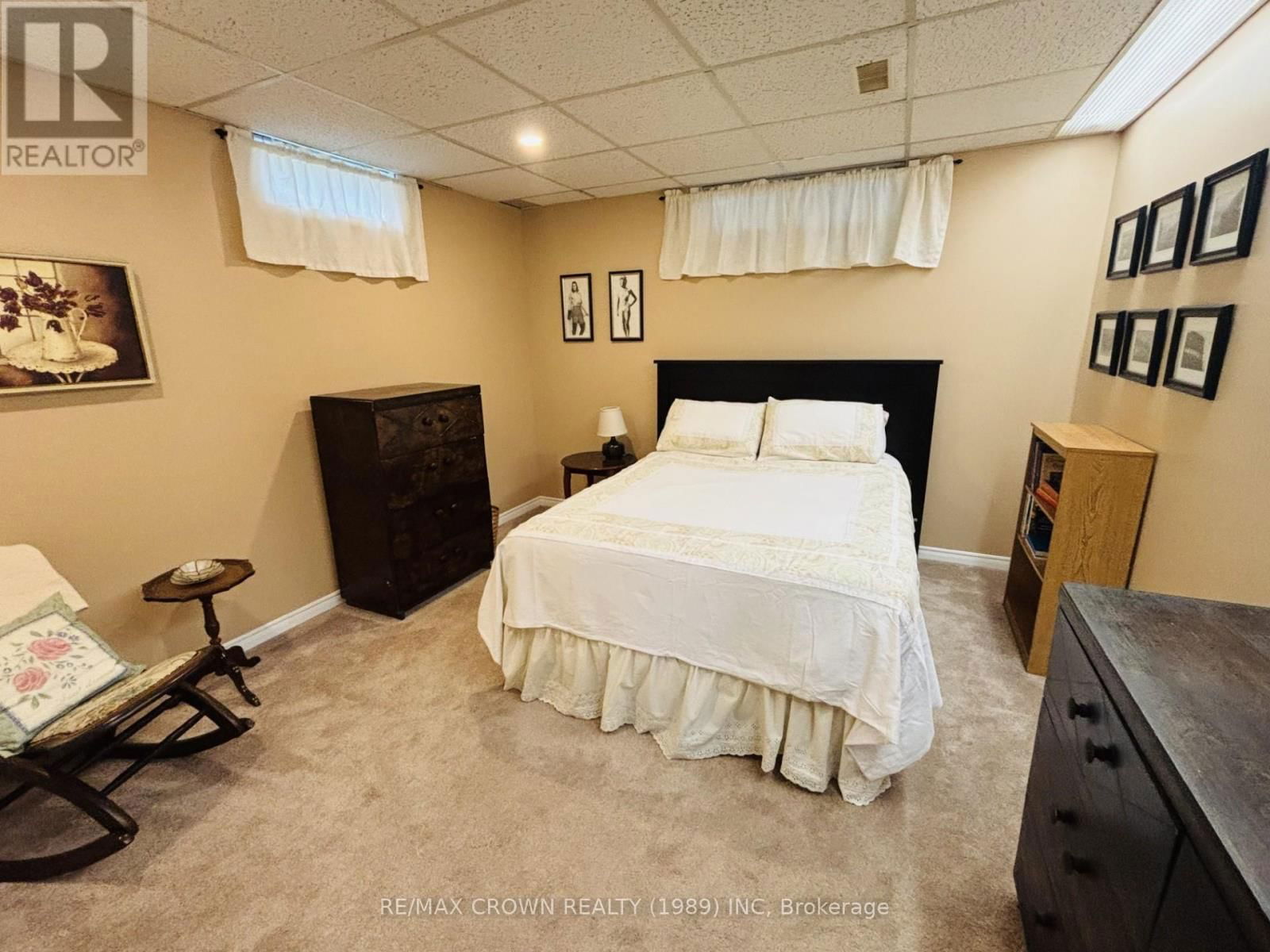 52 HELLEN AVENUE Image 25