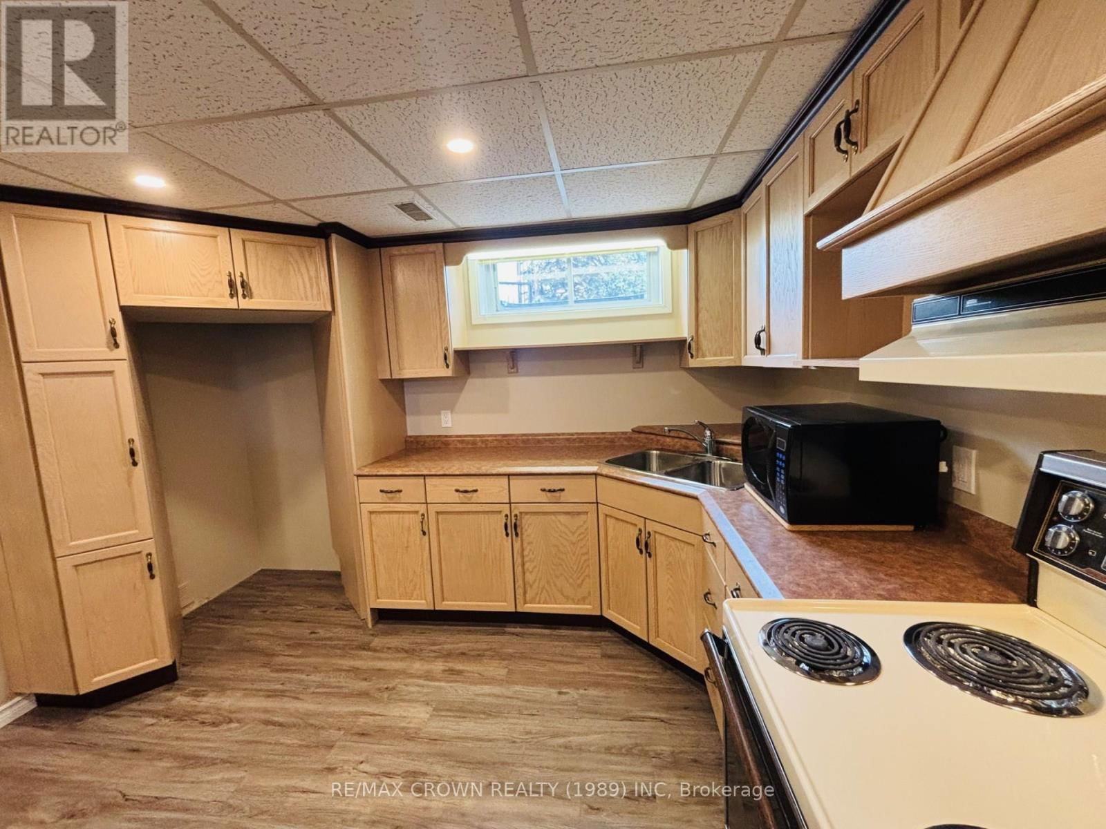 52 HELLEN AVENUE Image 33