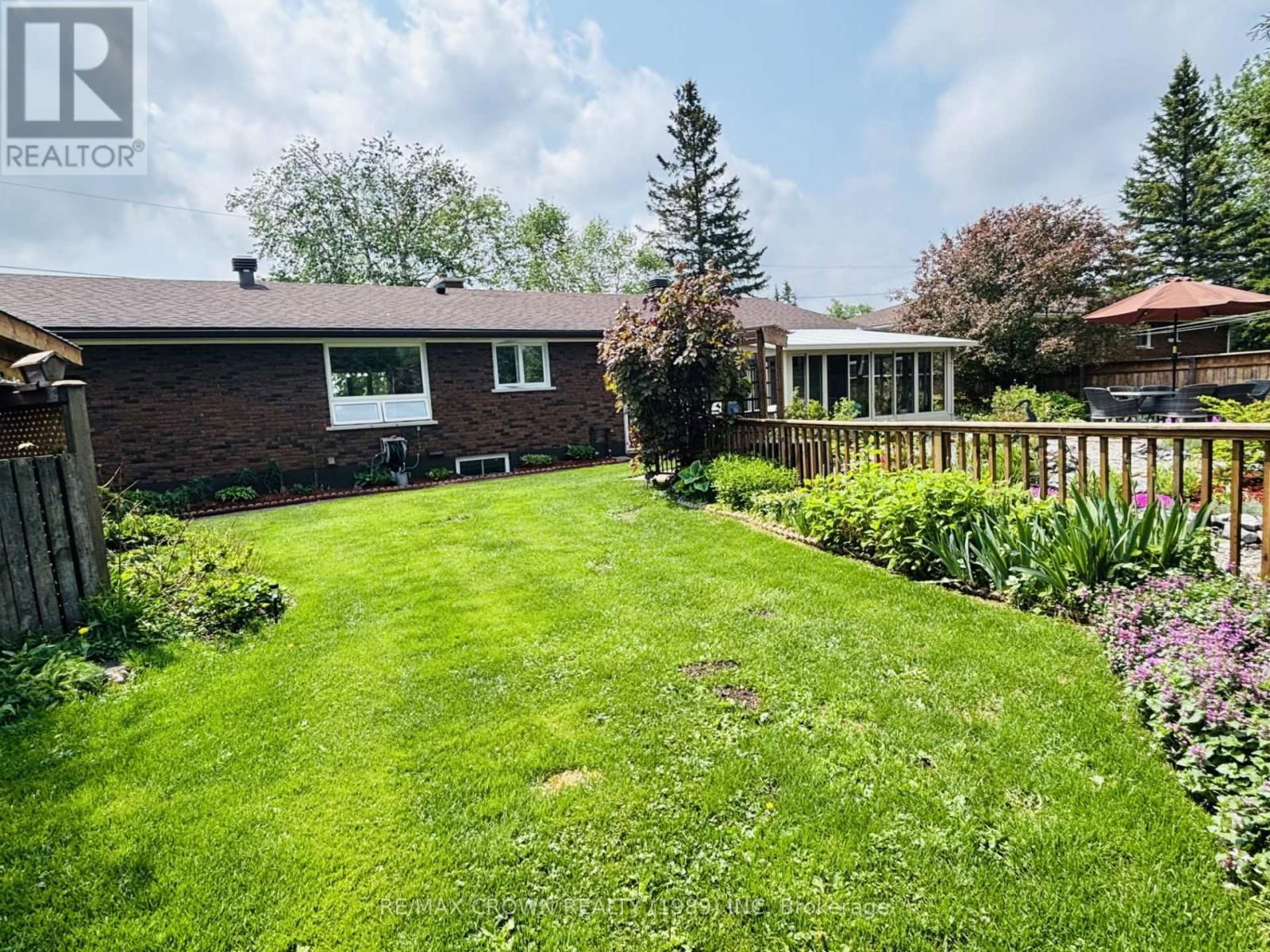 52 HELLEN AVENUE Image 36