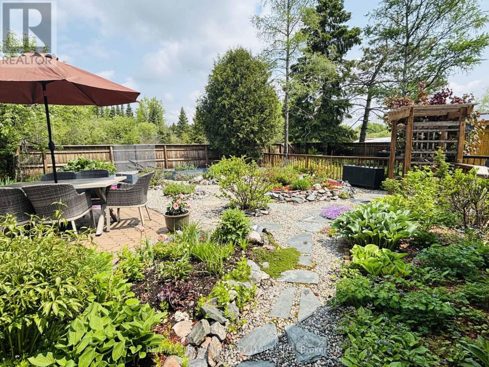 52 HELLEN AVENUE Image 38