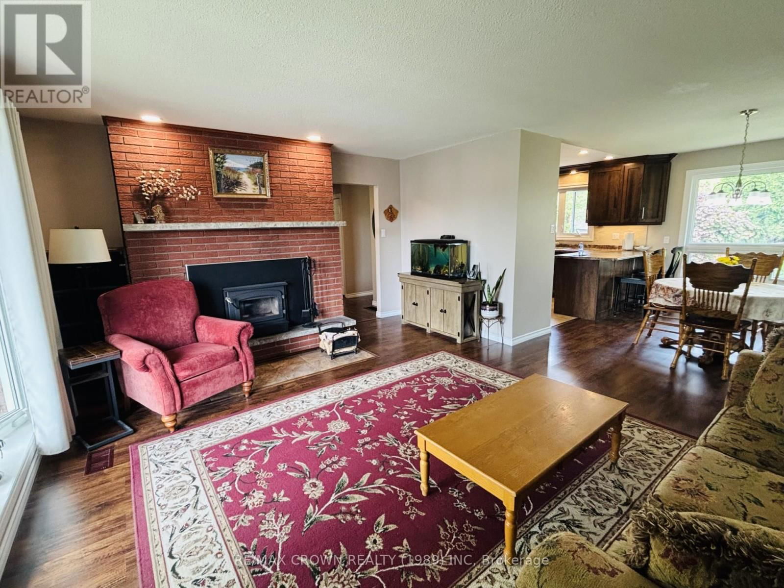 52 HELLEN AVENUE Image 7