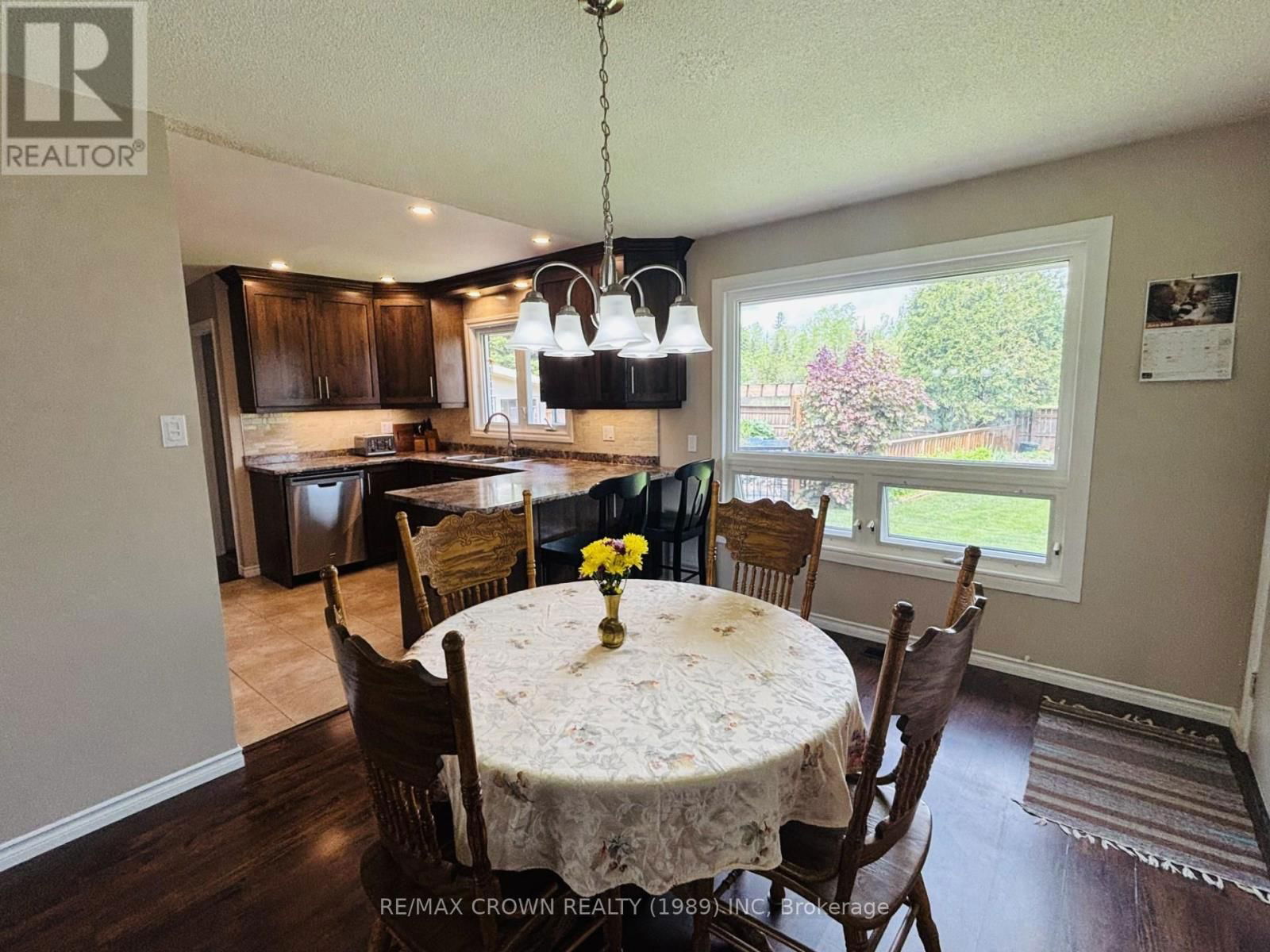 52 HELLEN AVENUE Image 9