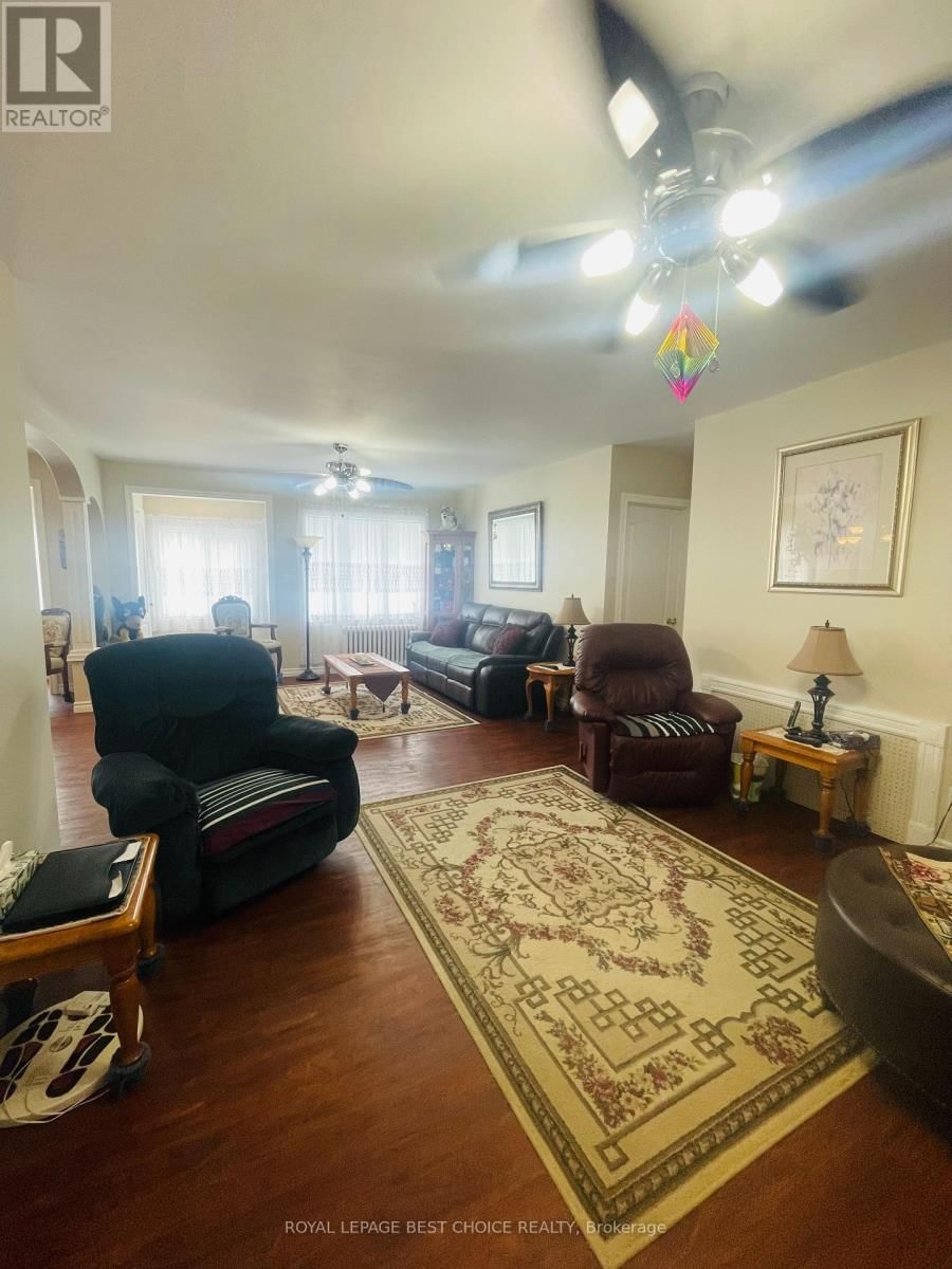 8 DIXON AVENUE Image 10