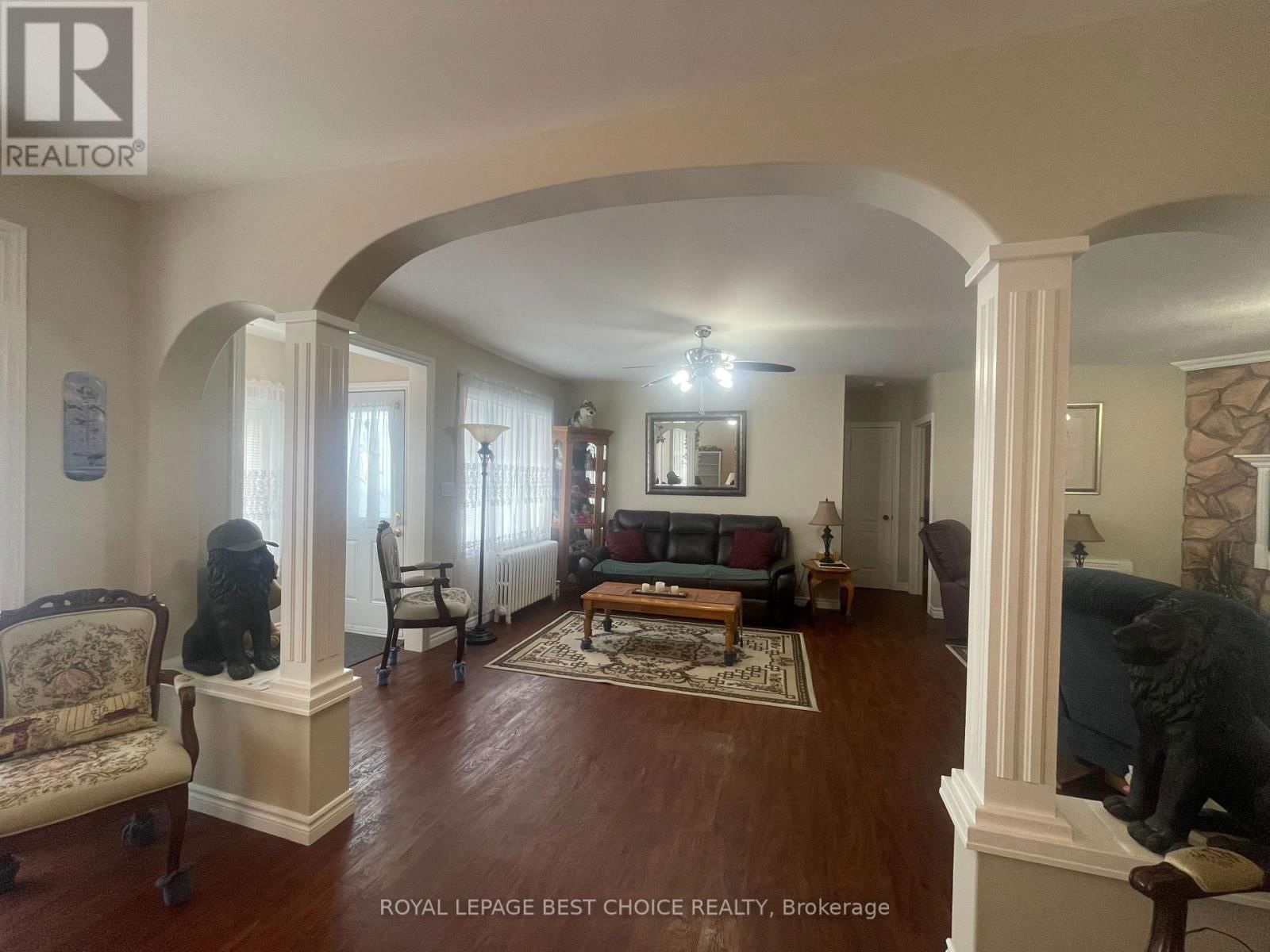 8 DIXON AVENUE Image 11