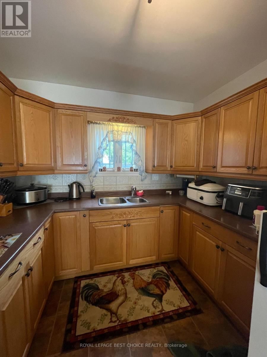 8 DIXON AVENUE Image 15