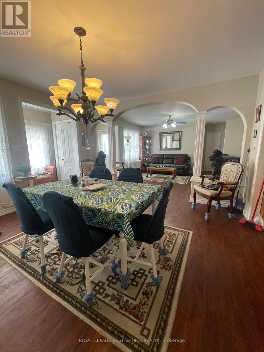 8 DIXON AVENUE Image 17