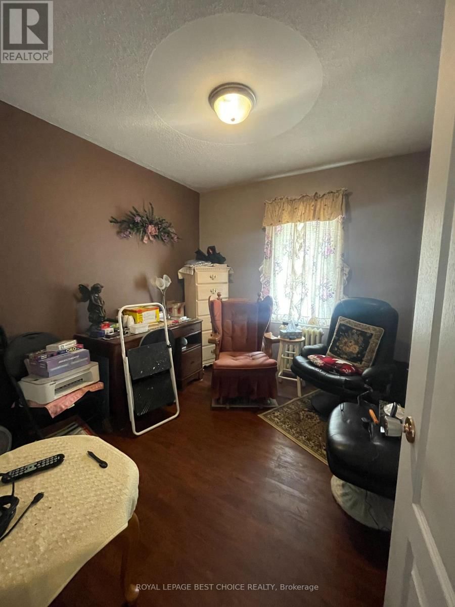 8 DIXON AVENUE Image 18