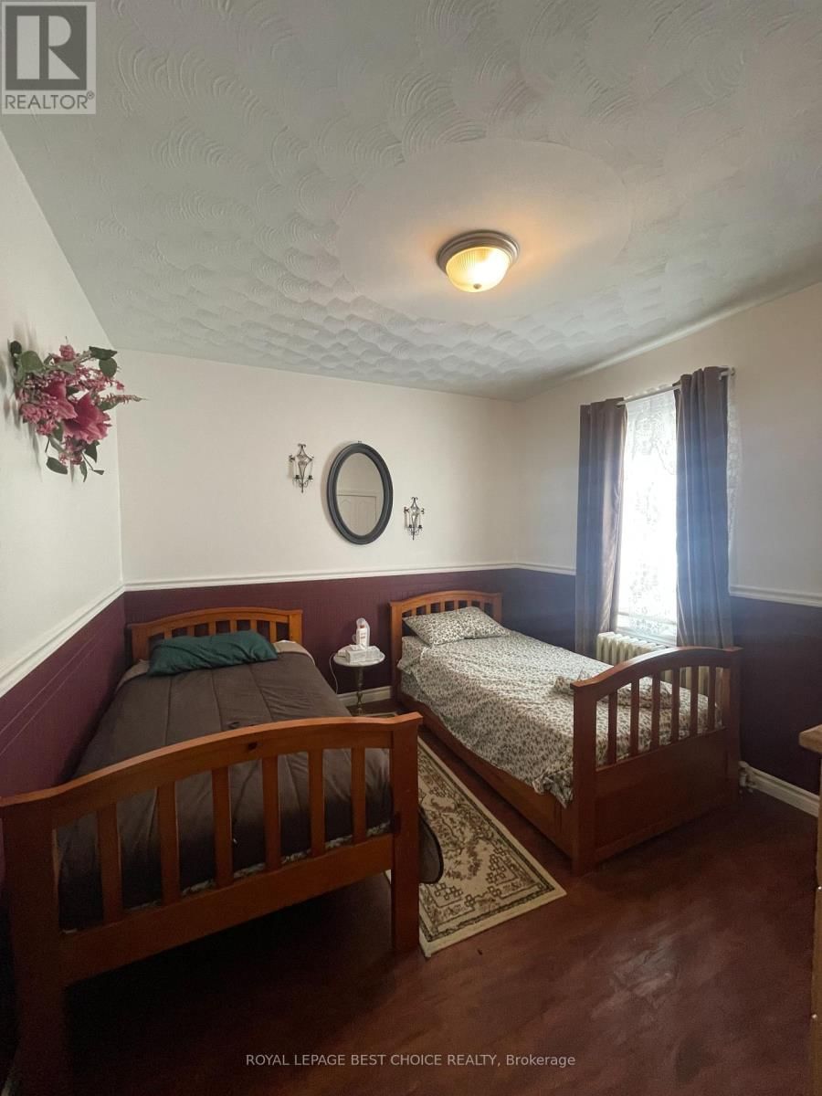 8 DIXON AVENUE Image 19