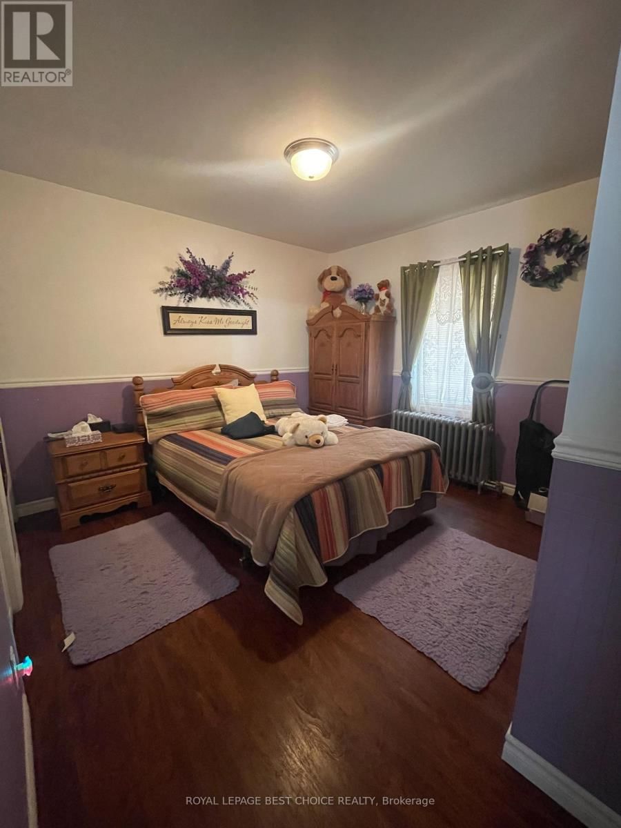 8 DIXON AVENUE Image 21