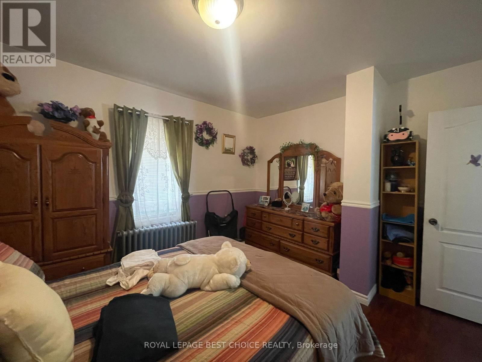8 DIXON AVENUE Image 22