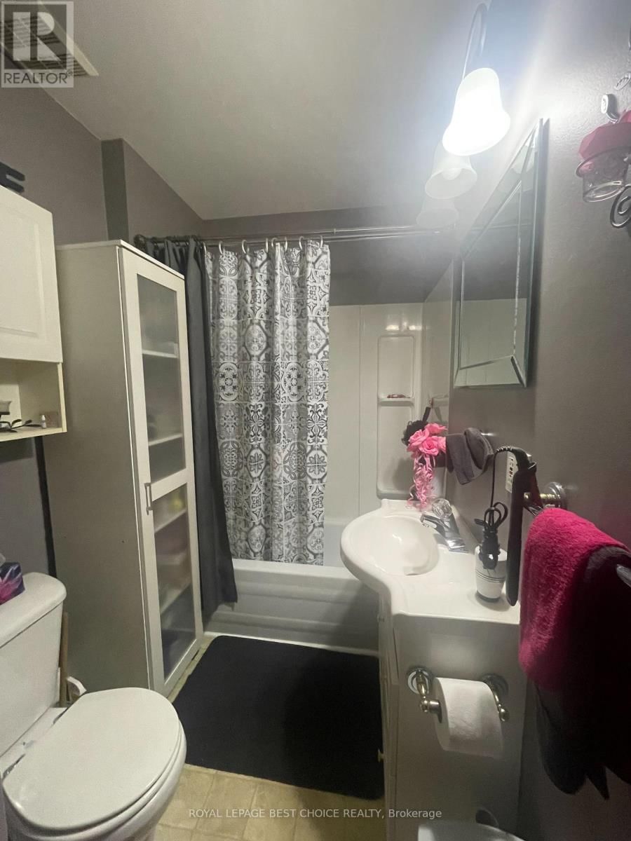 8 DIXON AVENUE Image 38