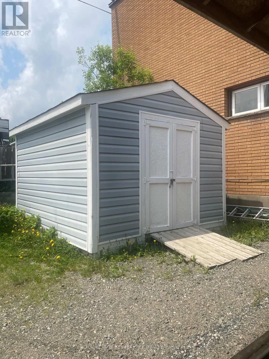 8 DIXON AVENUE Image 6