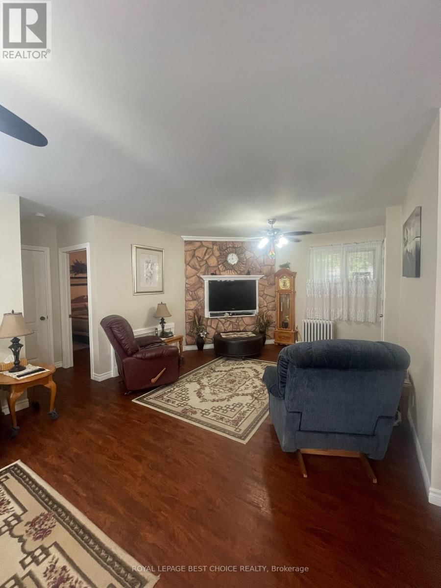 8 DIXON AVENUE Image 8