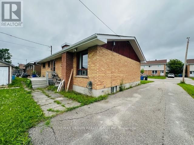 12 WINNIPEG STREET Image 9
