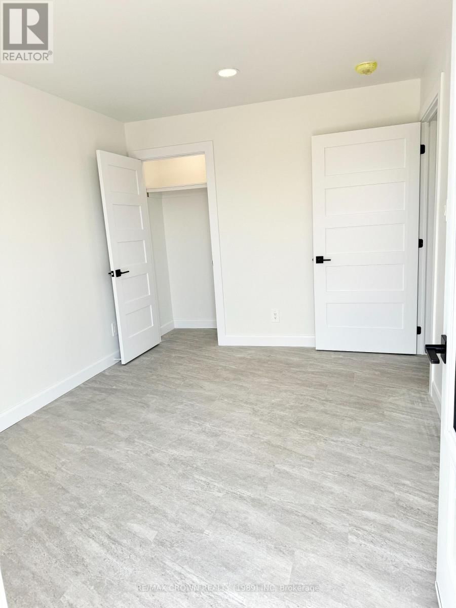 24 GOLF STREET Image 22