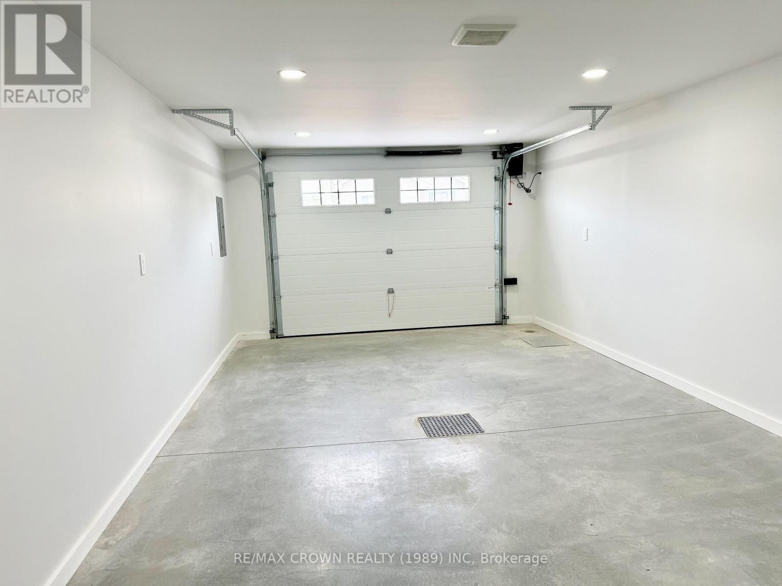 24 GOLF STREET Image 25