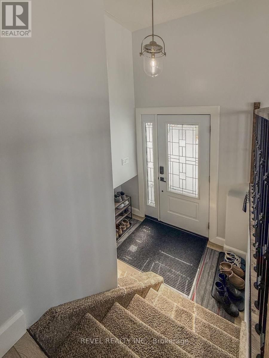 1301 LOZANNE CRESCENT Image 24