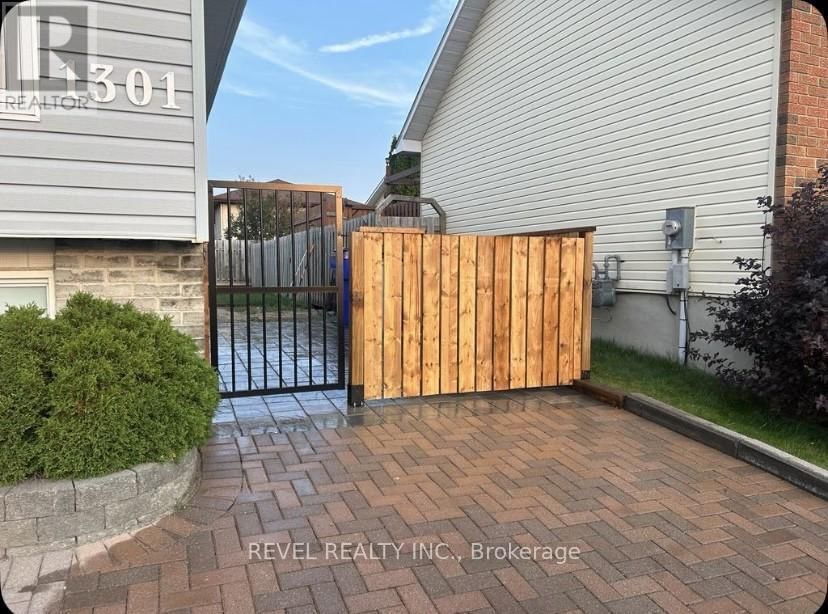 1301 LOZANNE CRESCENT Image 47