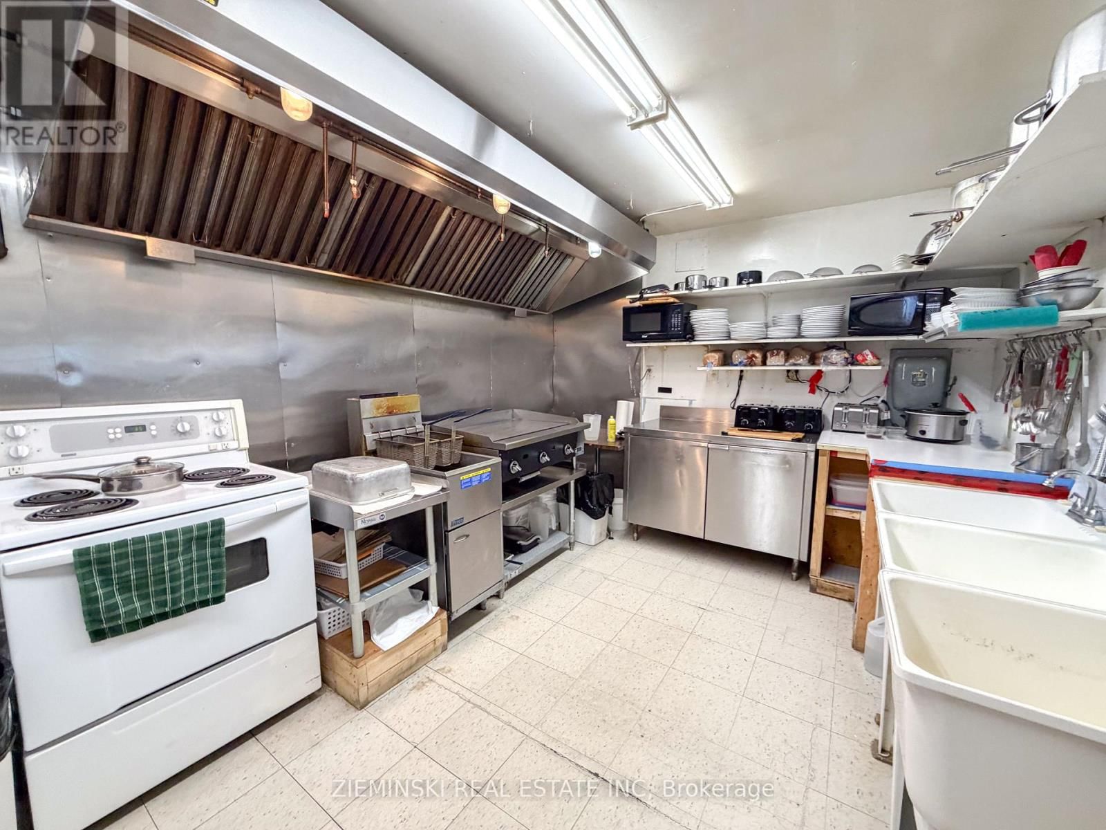 338 MAIN STREET Image 16