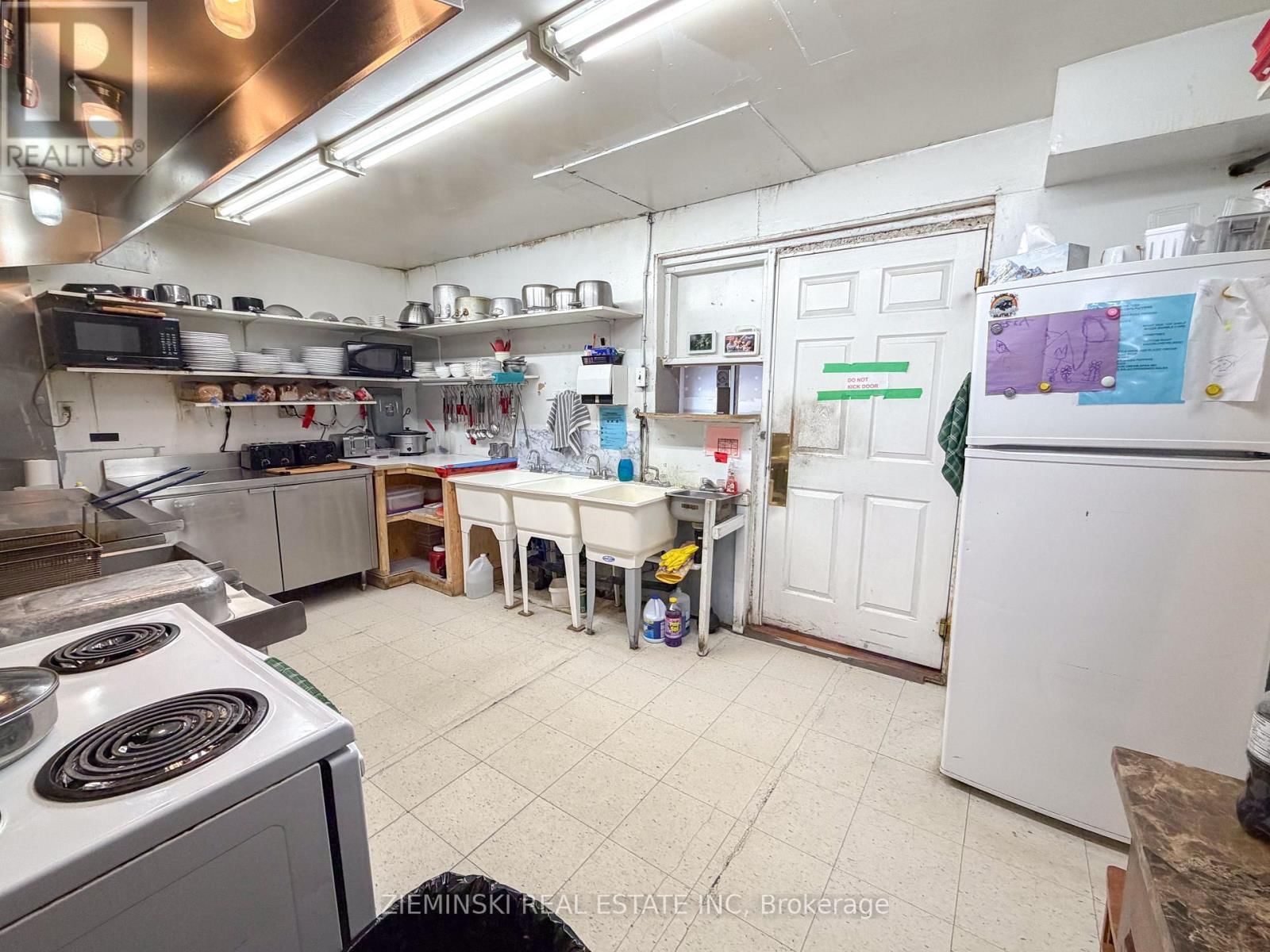 338 MAIN STREET Image 17