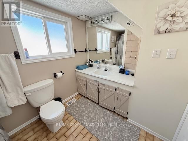 4 BROCK CRESCENT Image 16