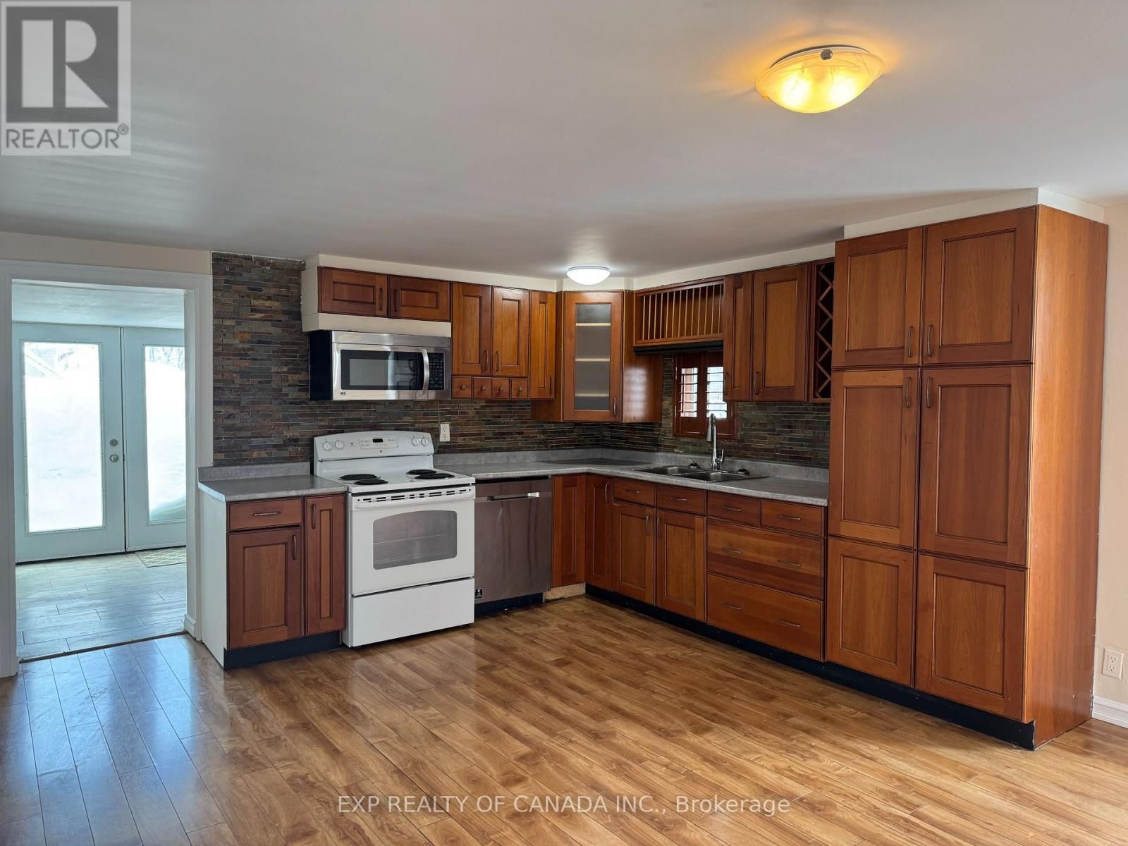 148 ELM STREET NORTH Image 5