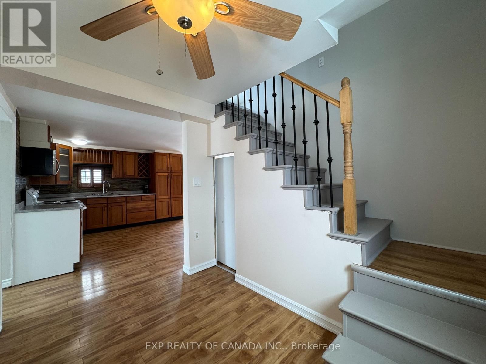 148 ELM STREET NORTH Image 9