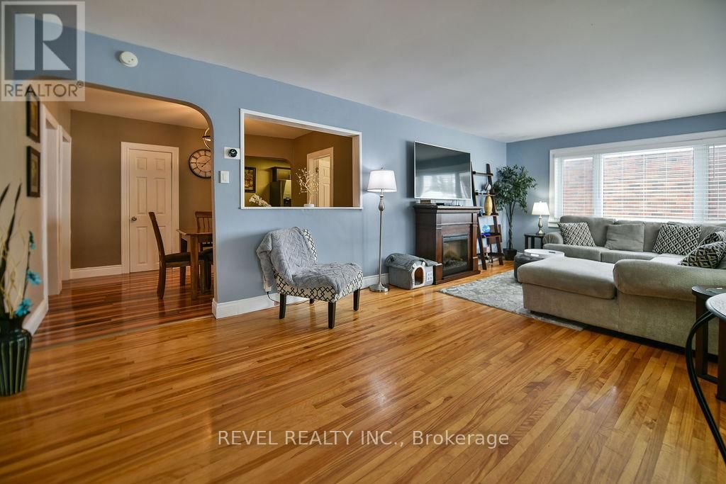 338 MAPLE STREET NORTH Image 7