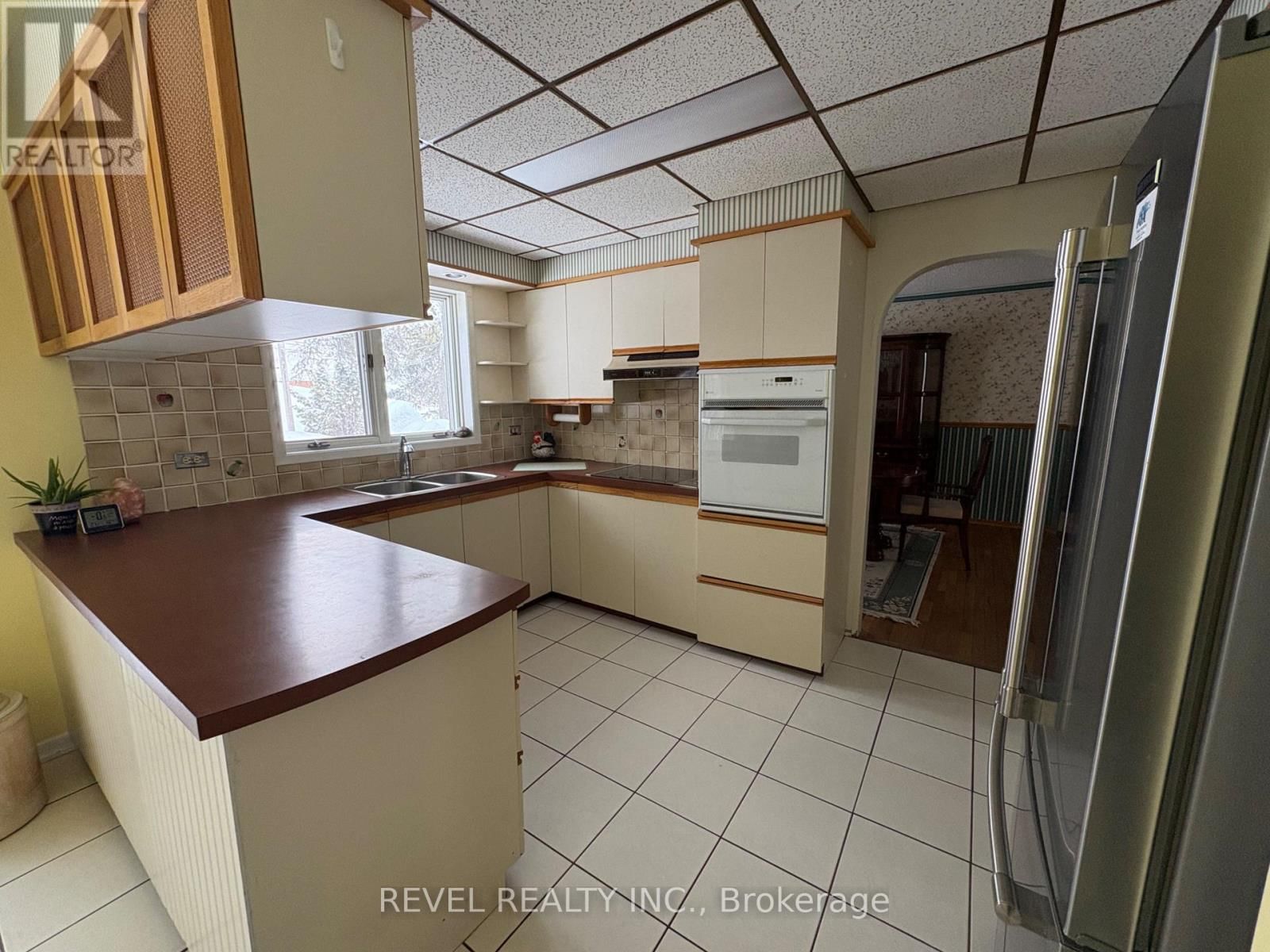 390 SEVENTEENTH AVENUE Image 12