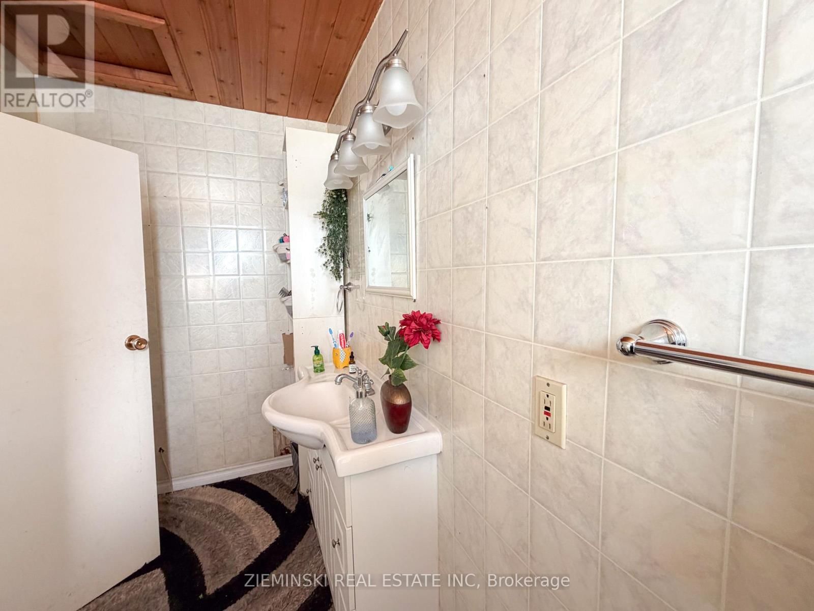 963 VICTORIA ROAD Image 10