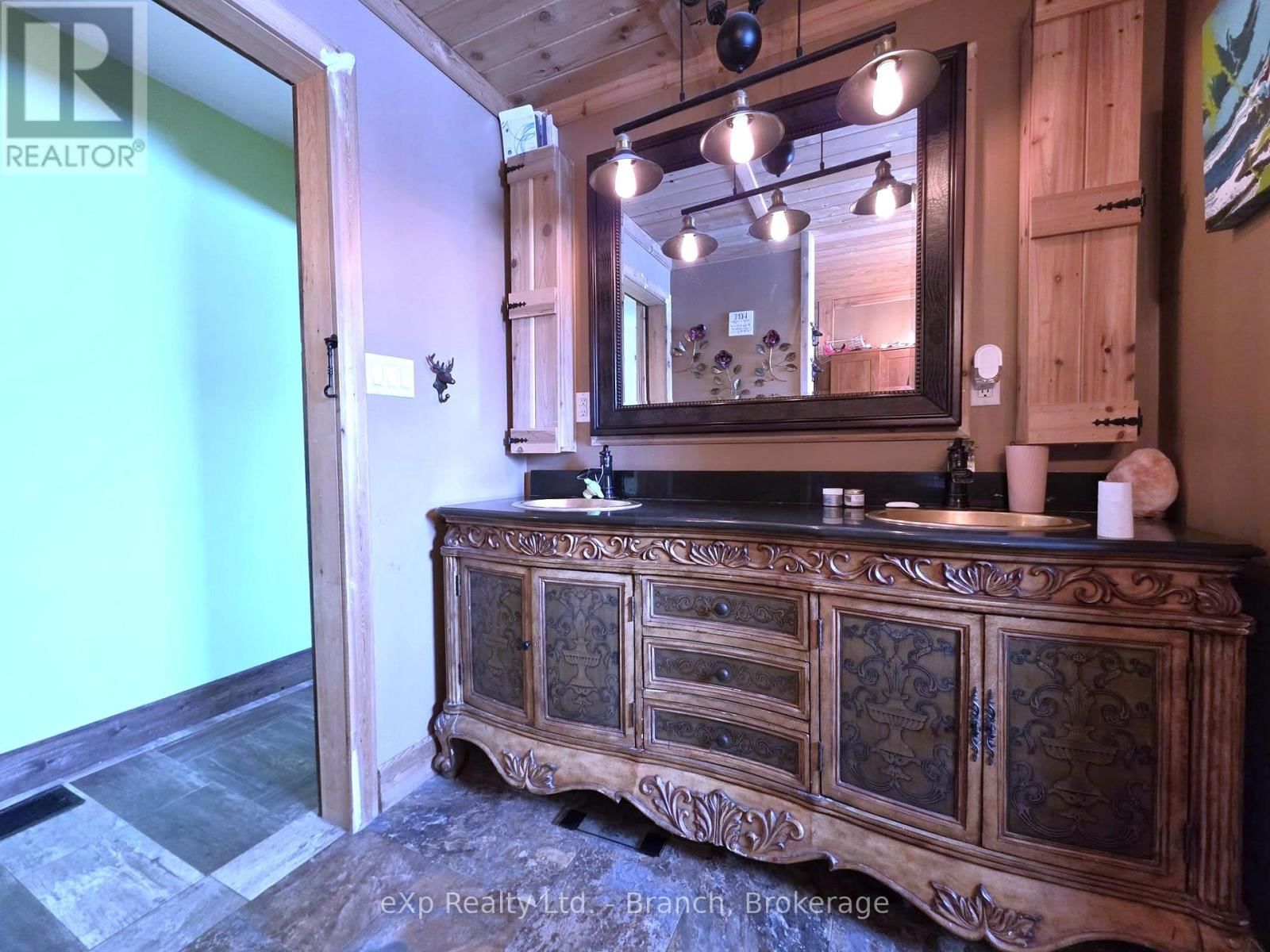 18 MAIN STREET Image 17