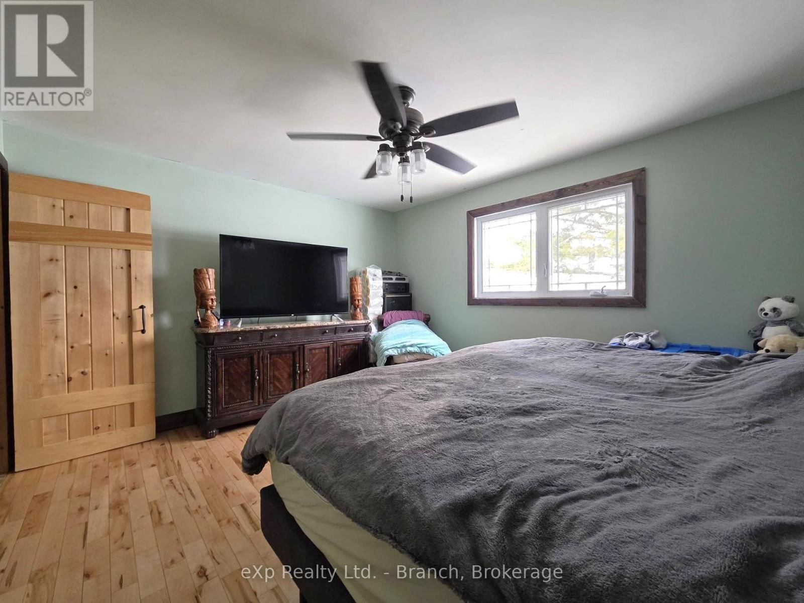 18 MAIN STREET Image 23