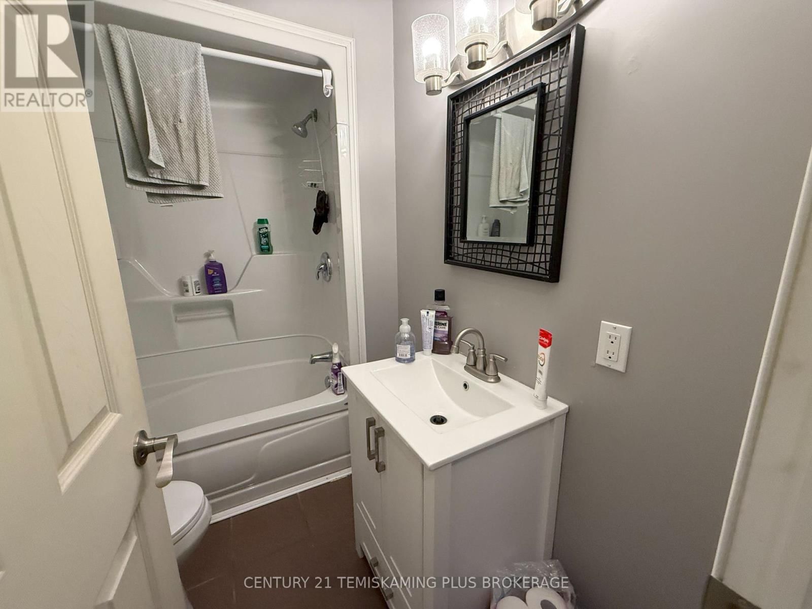 69 MCCAMUS AVENUE Image 12