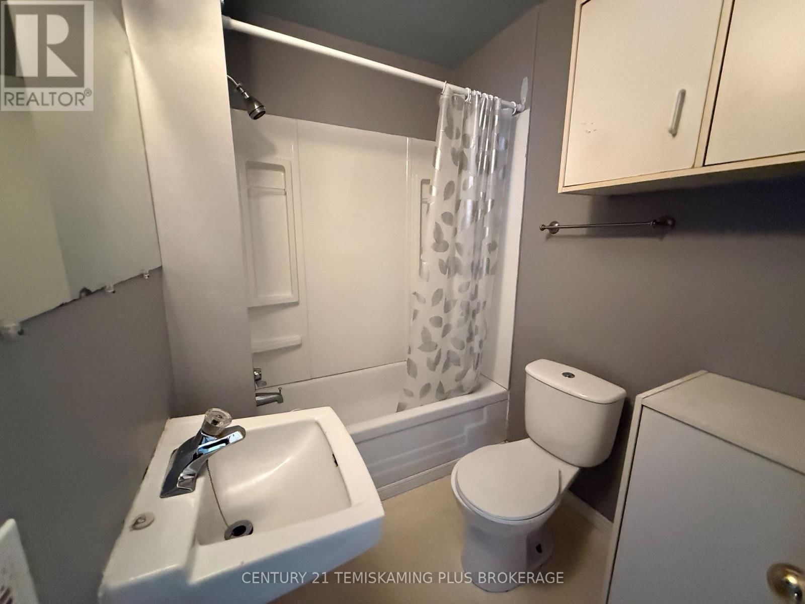 69 MCCAMUS AVENUE Image 18