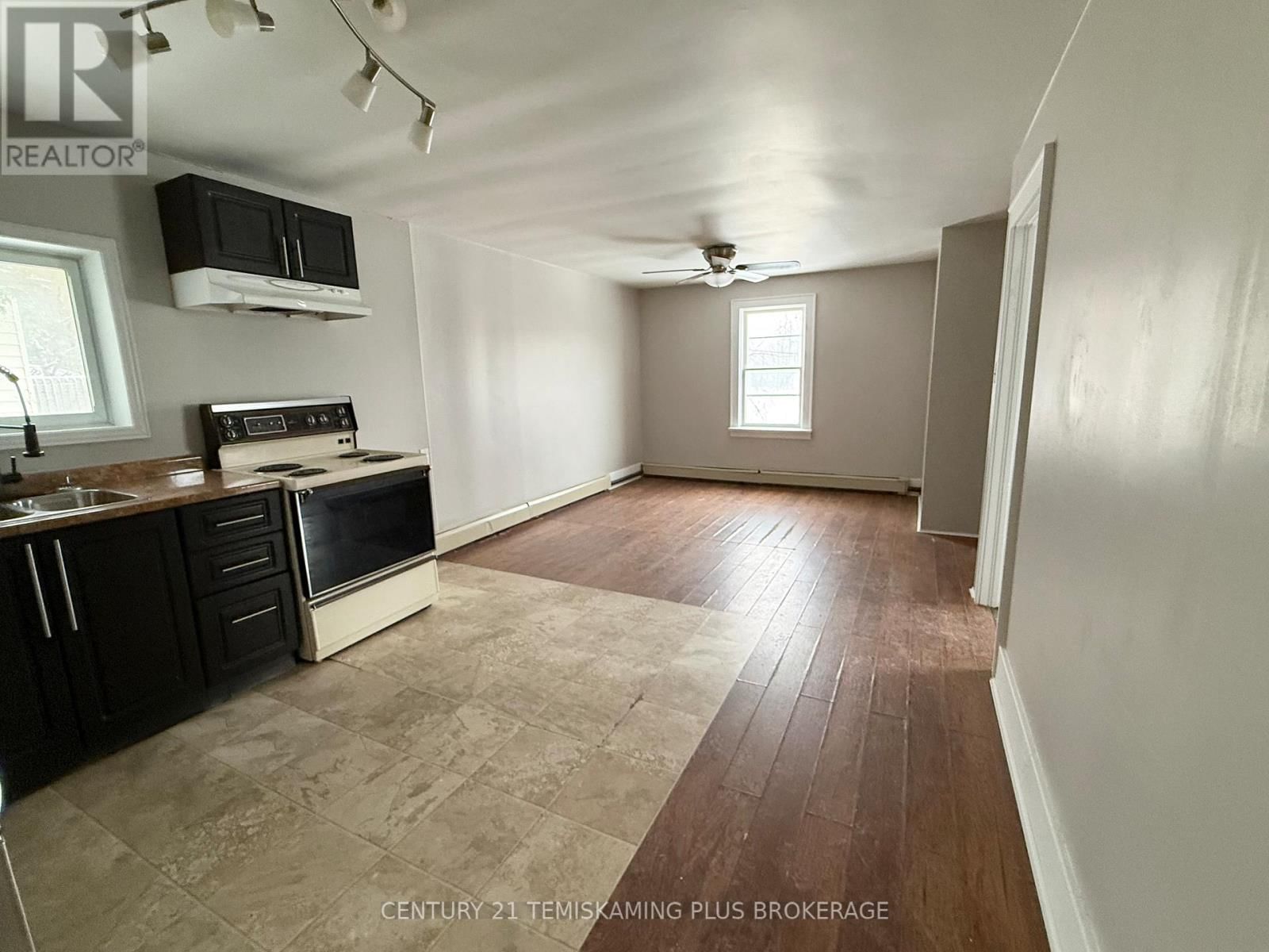 69 MCCAMUS AVENUE Image 21