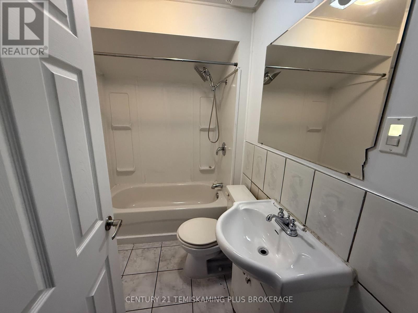 69 MCCAMUS AVENUE Image 23