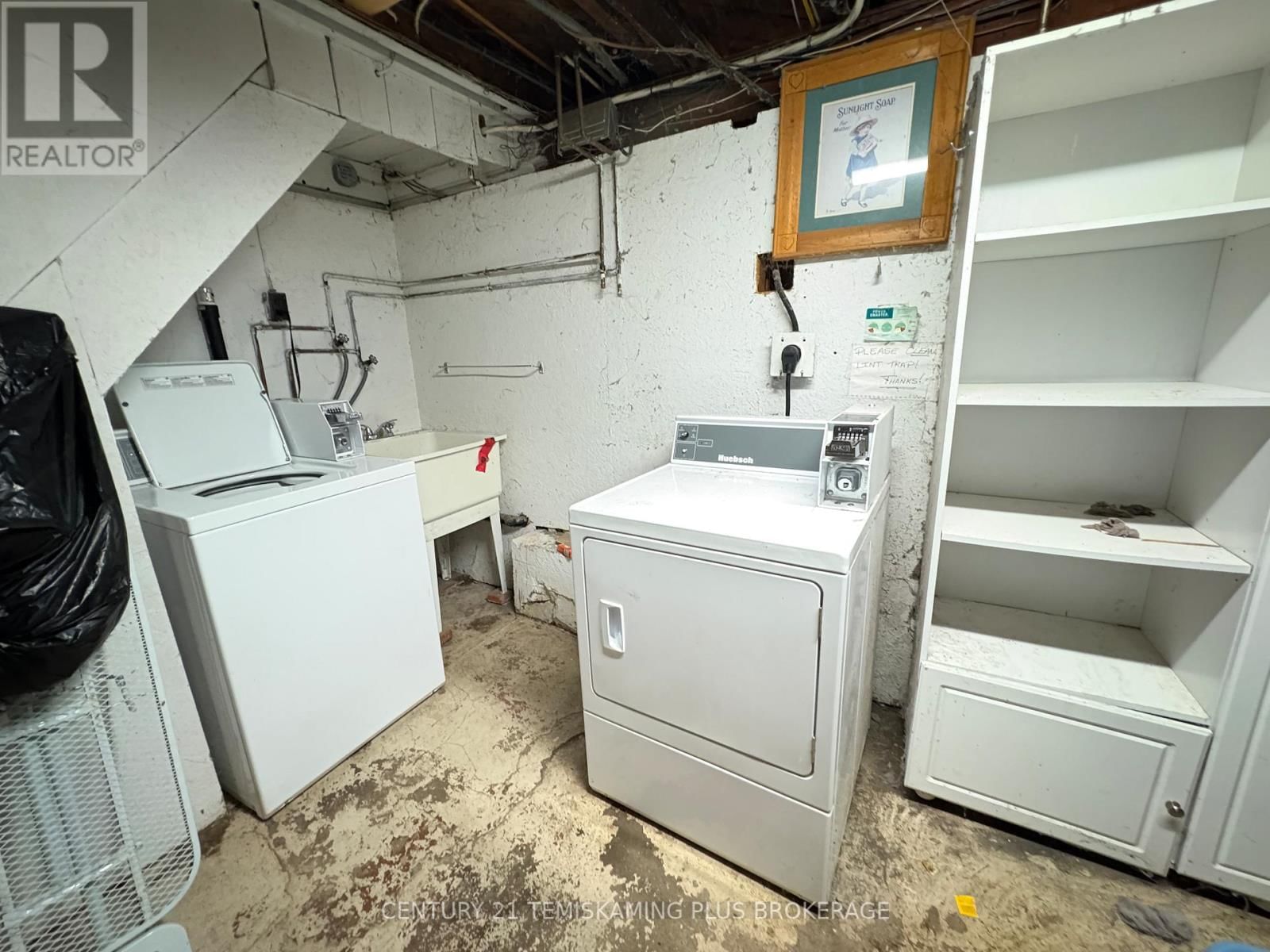 69 MCCAMUS AVENUE Image 25