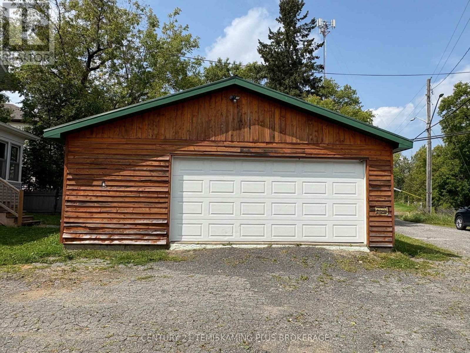 69 MCCAMUS AVENUE Image 26