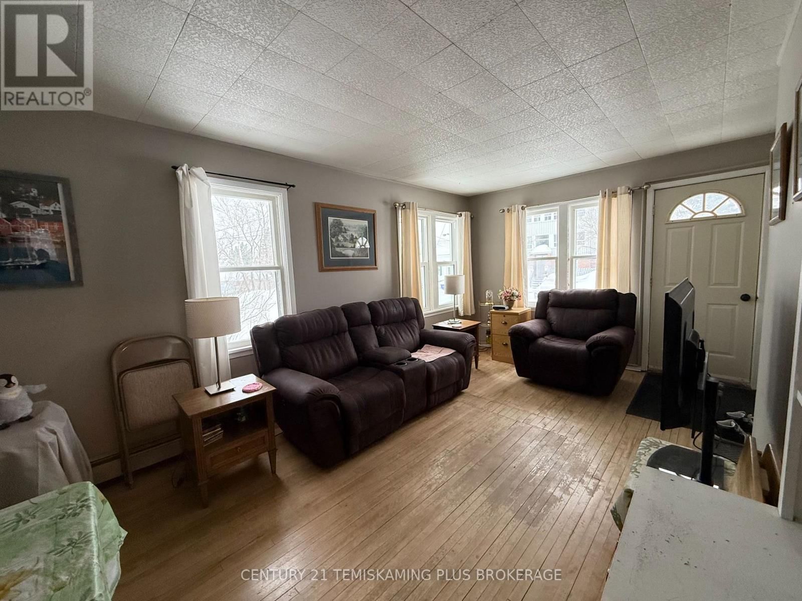 69 MCCAMUS AVENUE Image 4