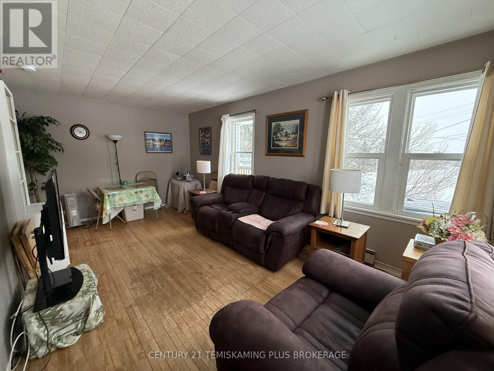 69 MCCAMUS AVENUE Image 5