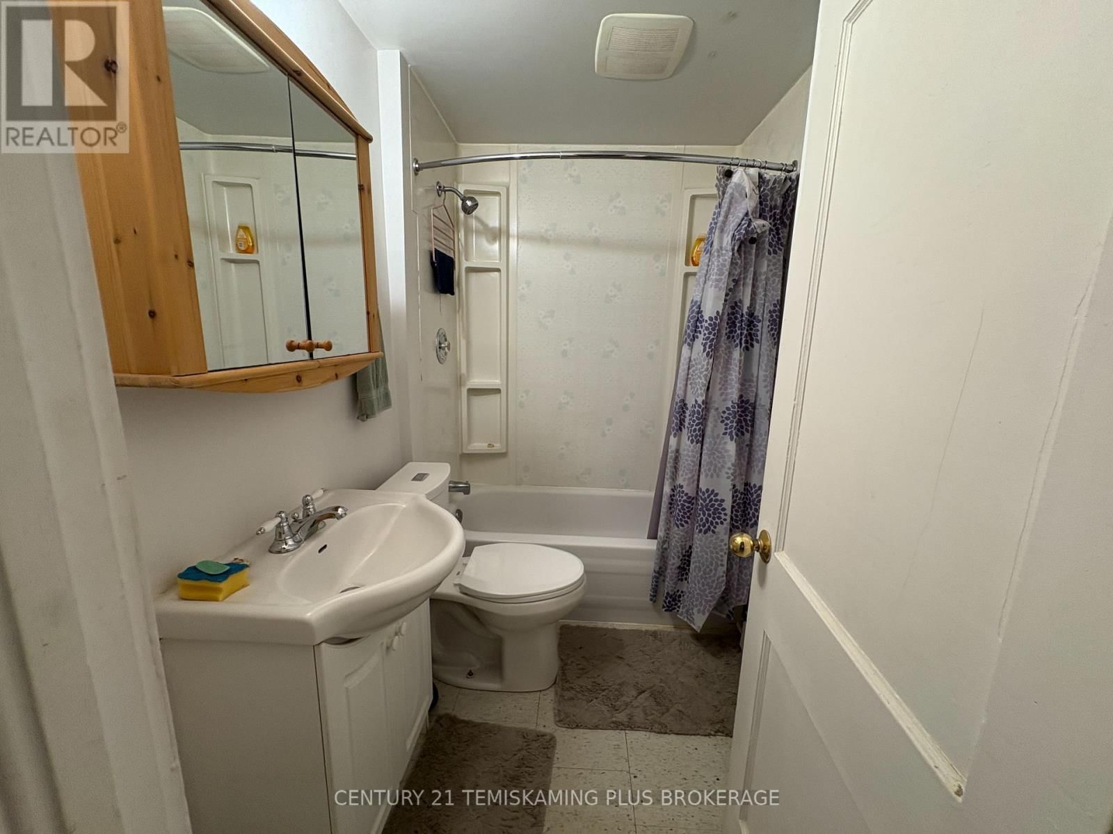 69 MCCAMUS AVENUE Image 7