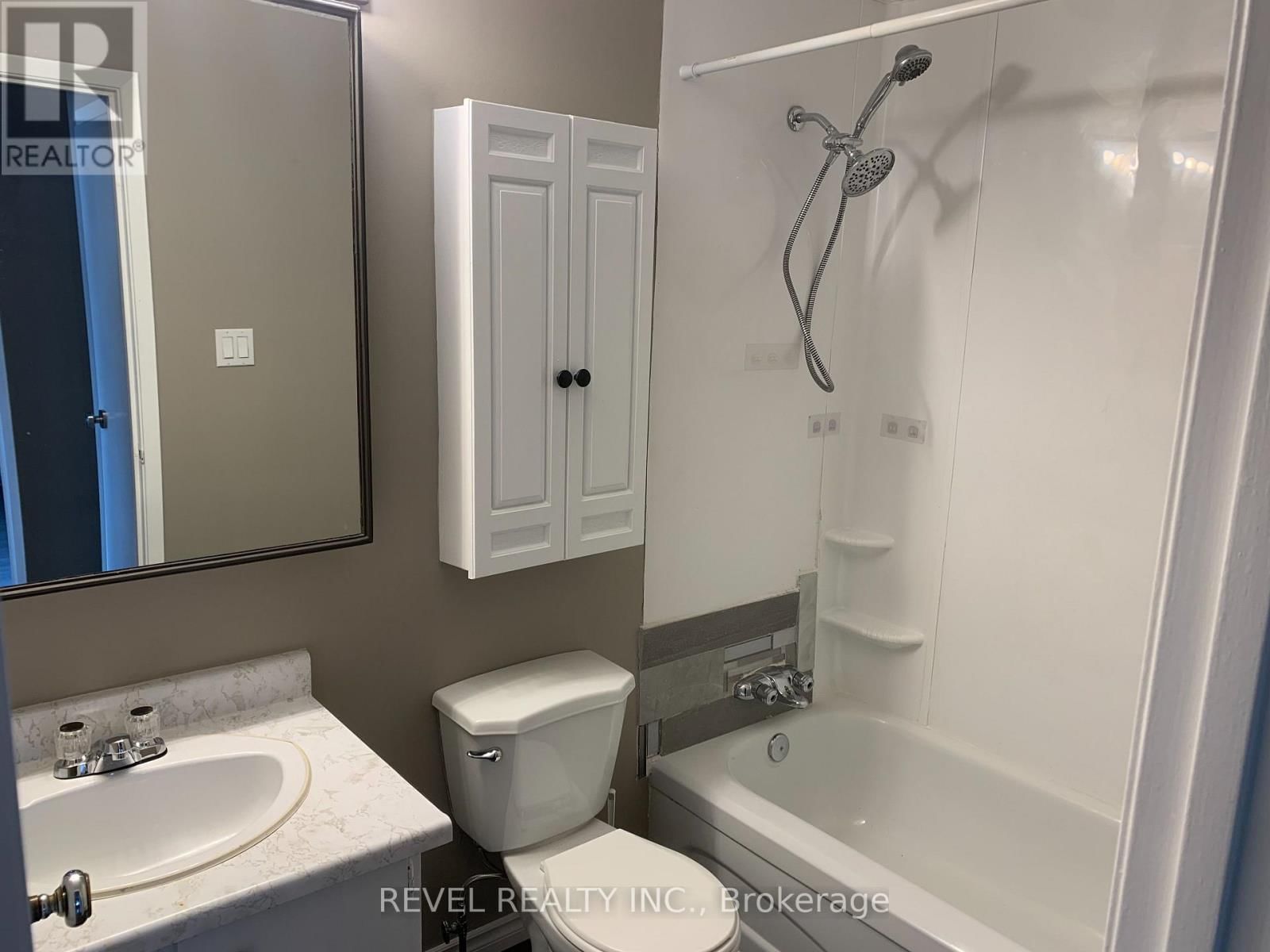 35 GRAHAM LANE Image 11