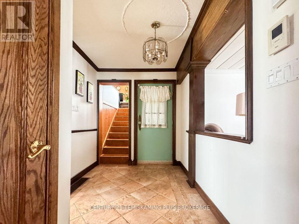 781 DAWSON POINT ROAD EAST Image 10